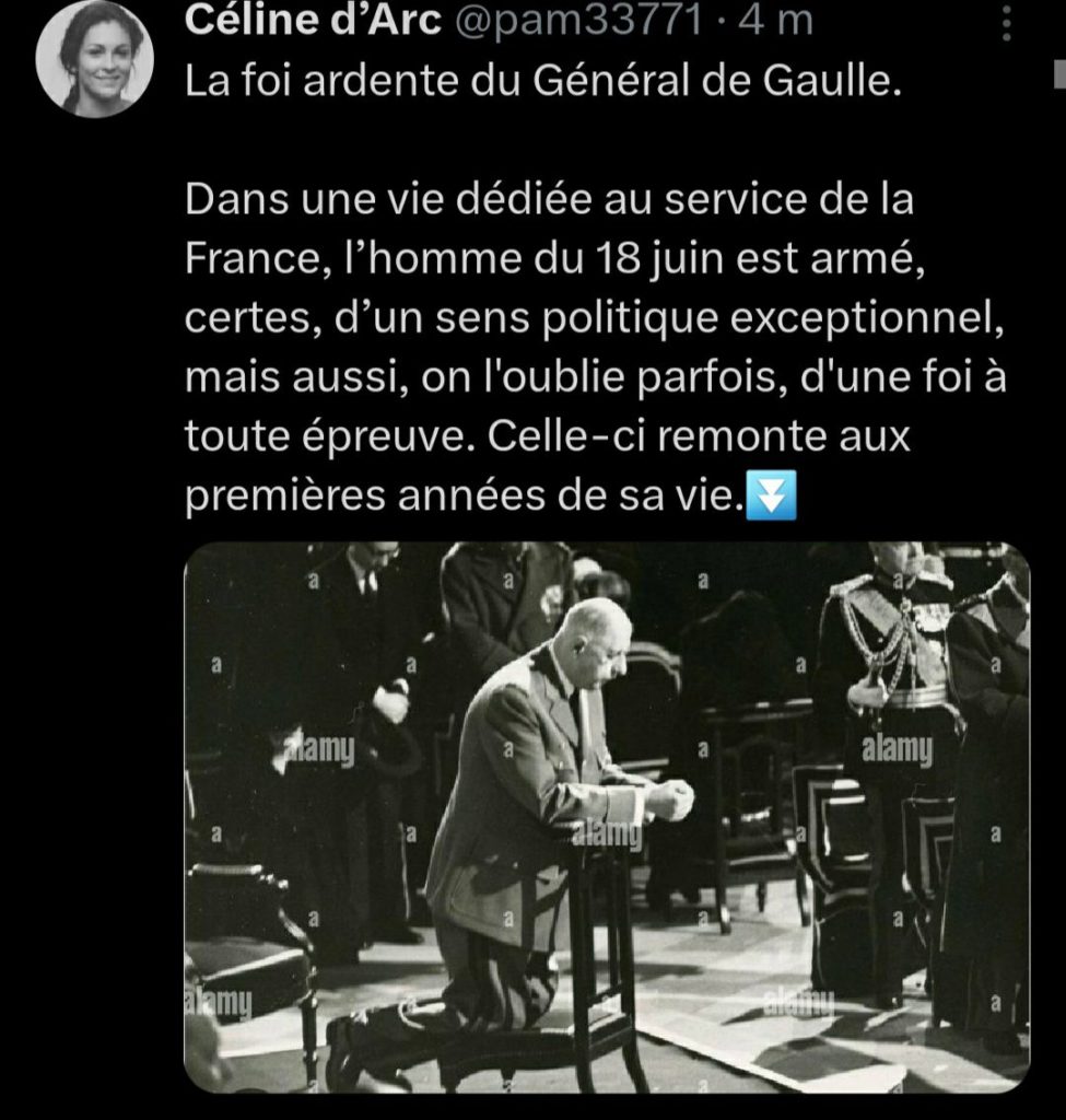 Charles de Gaulle priant